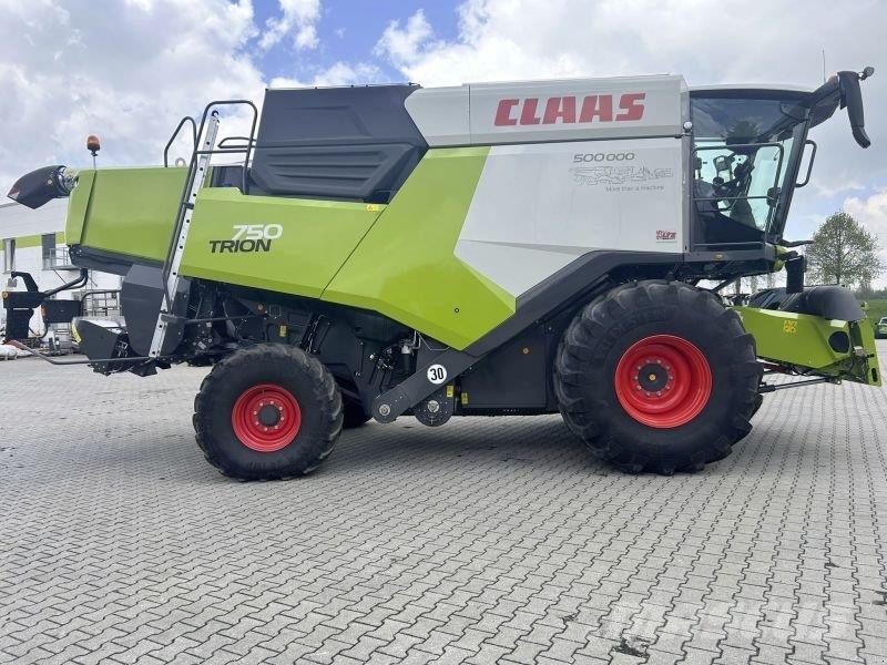 CLAAS TRION 750 Kombajni