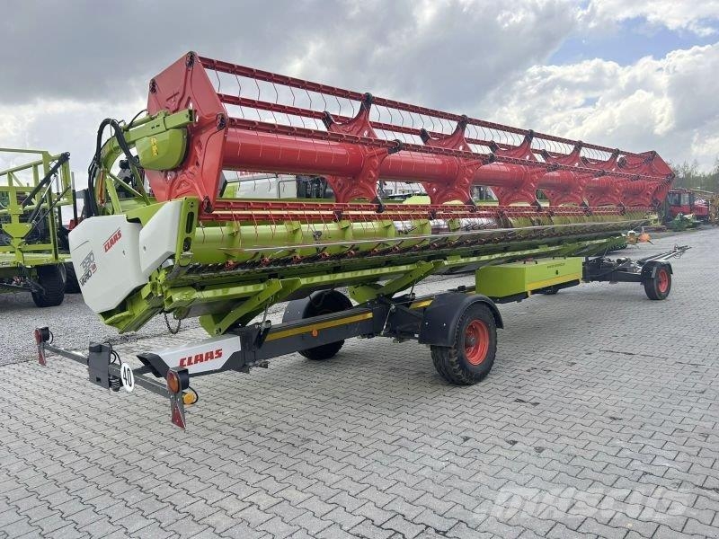 CLAAS TRION 750 Kombajni