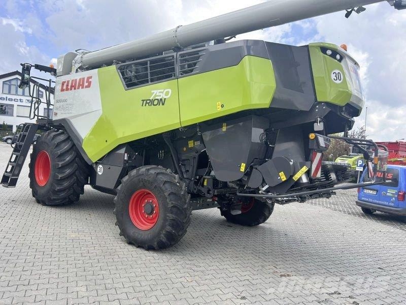 CLAAS TRION 750 Kombajni