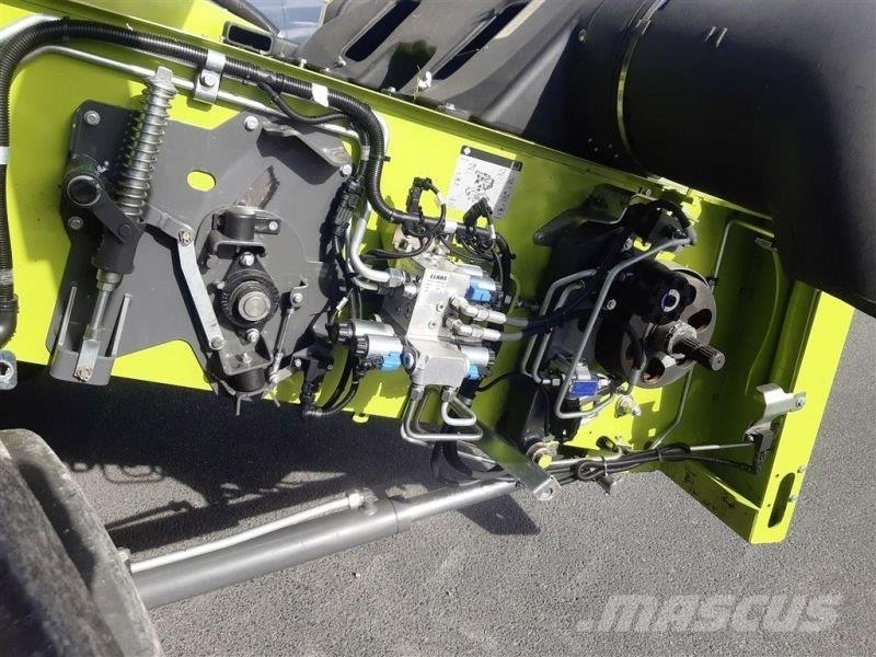 CLAAS TRION 750 Kombajni