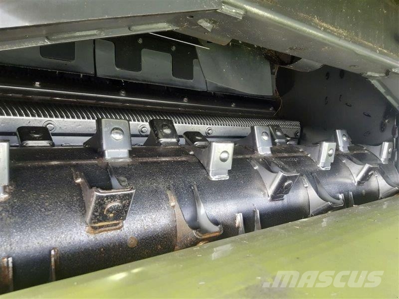 CLAAS TRION 750 Kombajni