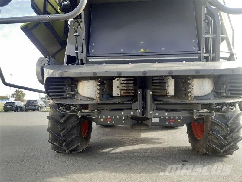 CLAAS TRION 750 Kombajni