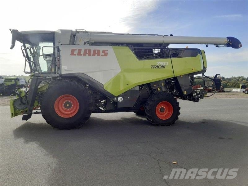 CLAAS TRION 750 Kombajni
