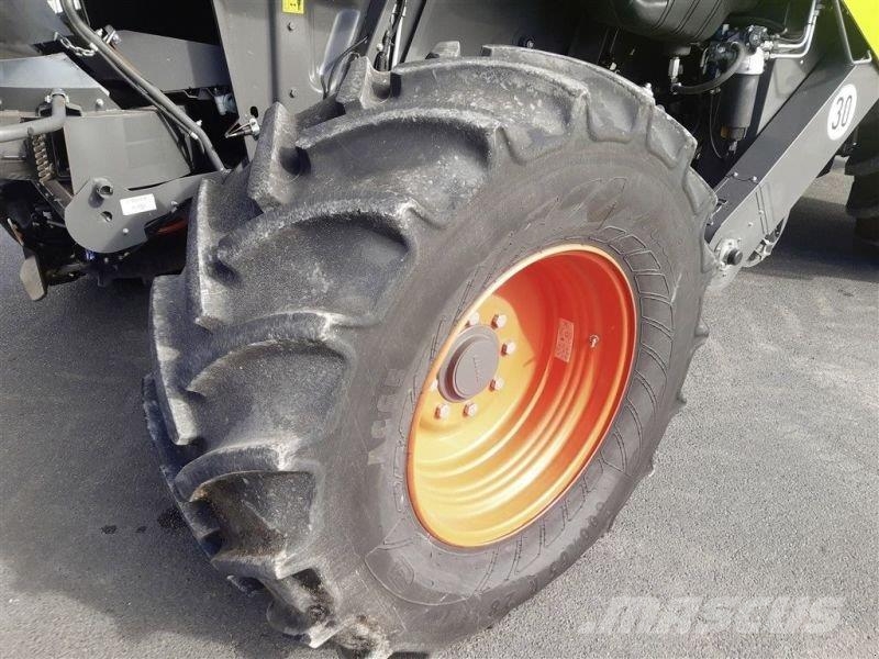 CLAAS TRION 750 Kombajni