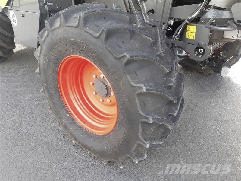 CLAAS TRION 750 Kombajni