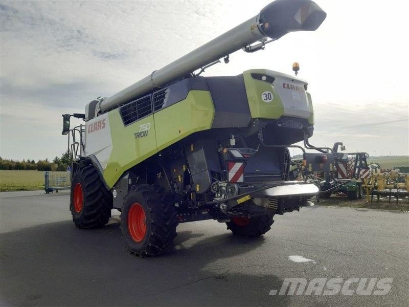 CLAAS TRION 750 Kombajni