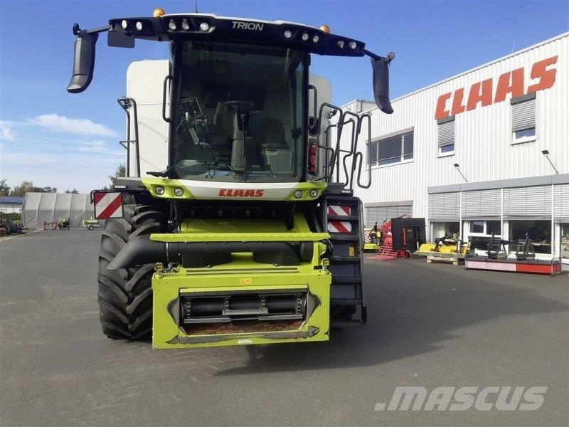 CLAAS TRION 750 Kombajni