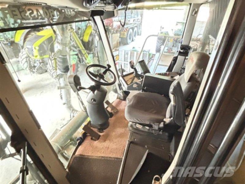 CLAAS Xerion 3300 Saddle Trac + Väderstad Carrier 525 XT Mesttank