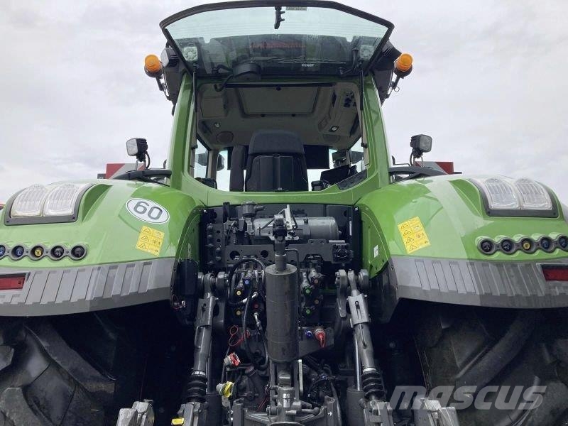 Fendt 1046 VARIO GEN3 PROFI PLUS الجرارات