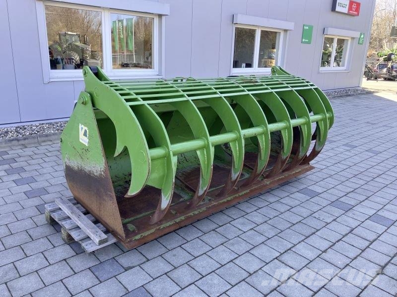 Fendt 2,8 M³ SILAGEBEIßSCHAUFEL ماكينات وملحقات زراعة أخرى