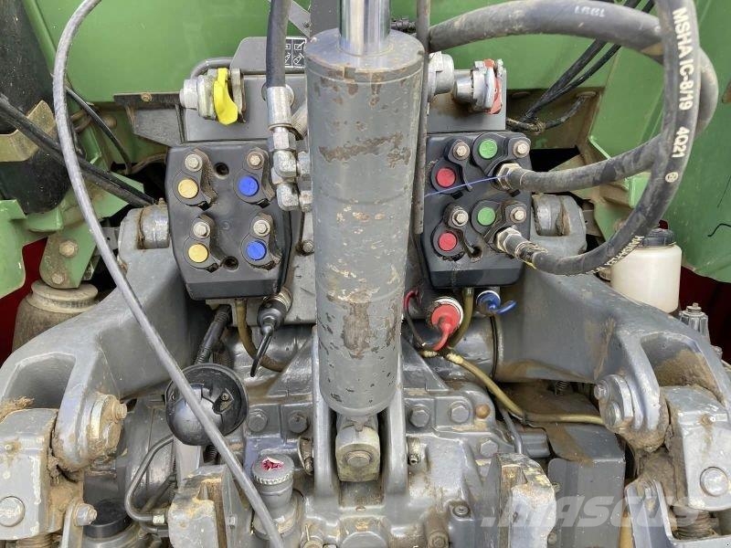 Fendt 415 VARIO Трактори