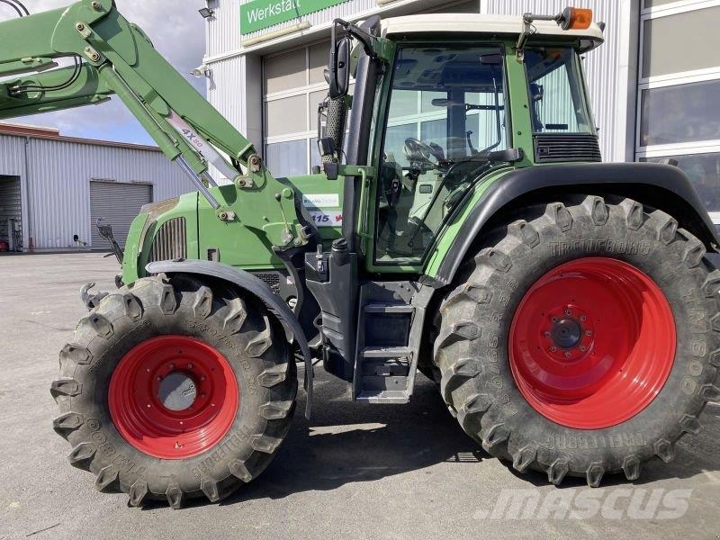 Fendt 415 VARIO Трактори