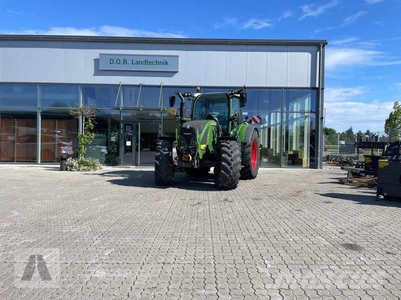 Fendt 512 Vario PowerPlus Tractors