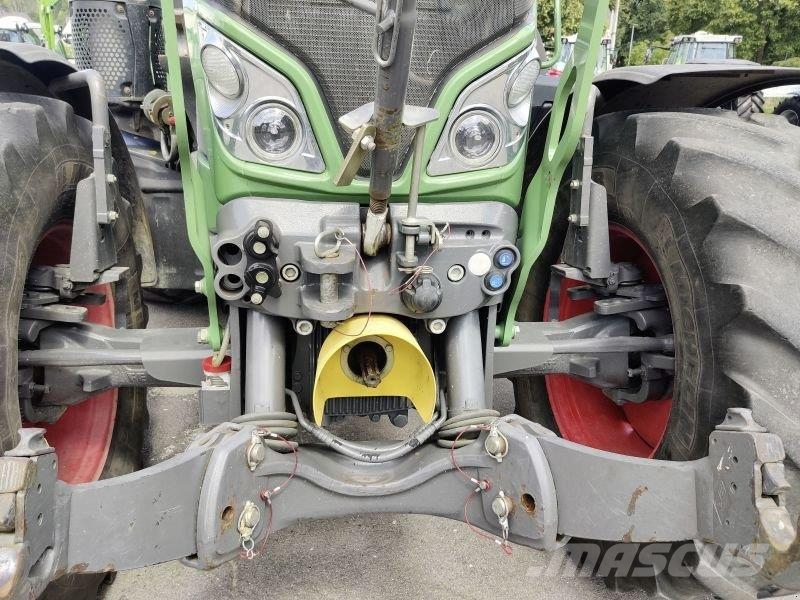 Fendt 516 VARIO SCR PROFI Traktory
