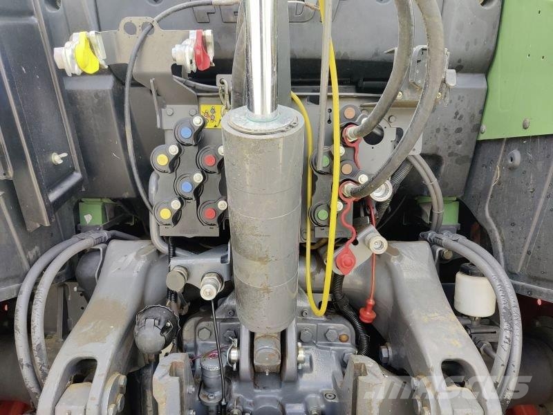 Fendt 516 VARIO SCR PROFI Traktory