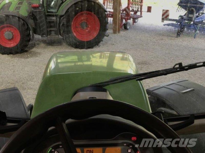 Fendt 718 VARIO S4 Tractoren