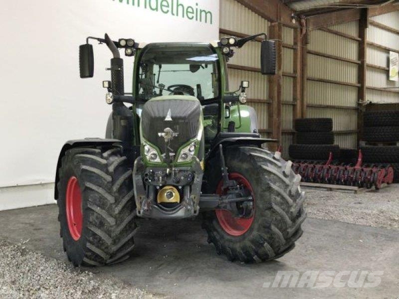 Fendt 718 VARIO S4 Tractoren