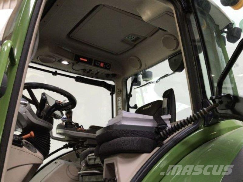 Fendt 718 VARIO S4 Tractoren