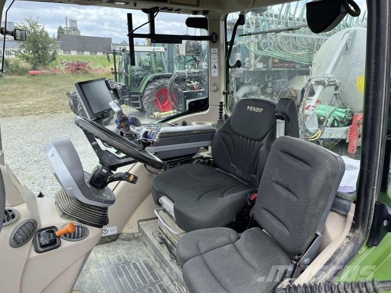 Fendt 718 VARIO S4 PROFI PLUS Трактори