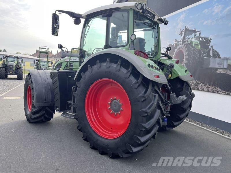 Fendt 718 VARIO SCR PROFI PLUS Traktoren