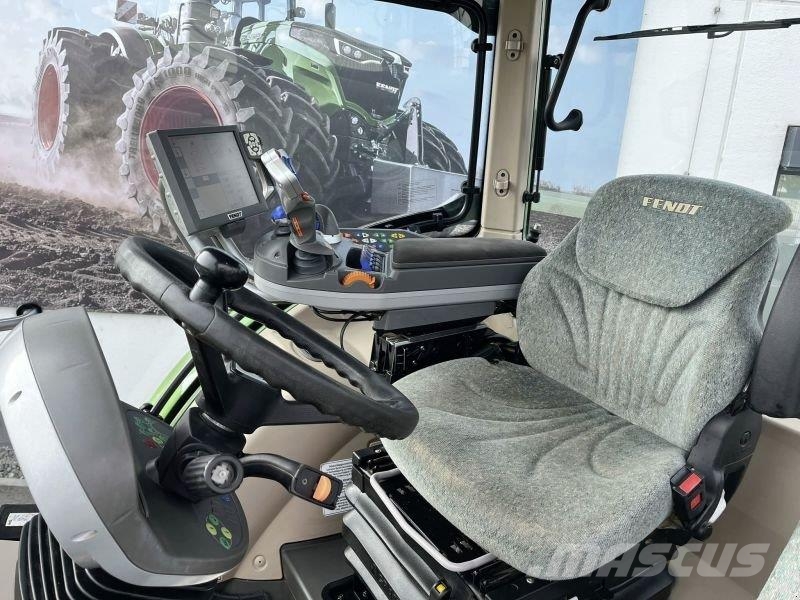 Fendt 718 VARIO SCR PROFI PLUS Traktoren