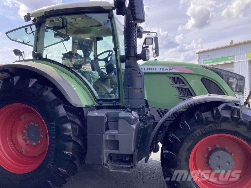 Fendt 724 VARIO Tracteur