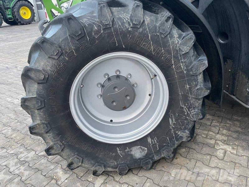 Fendt 724 Vario mit Frontlader Traktori