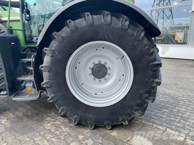 Fendt 724 Vario mit Frontlader Traktori