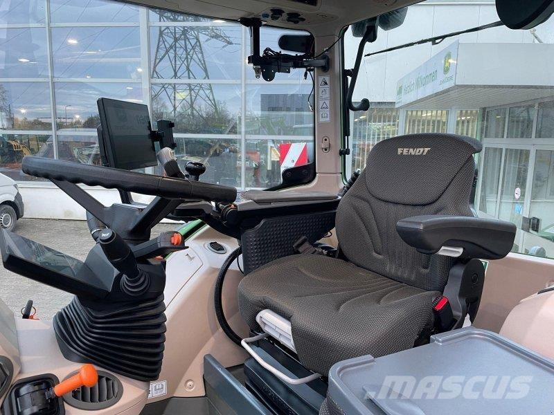 Fendt 724 Vario mit Frontlader Traktori
