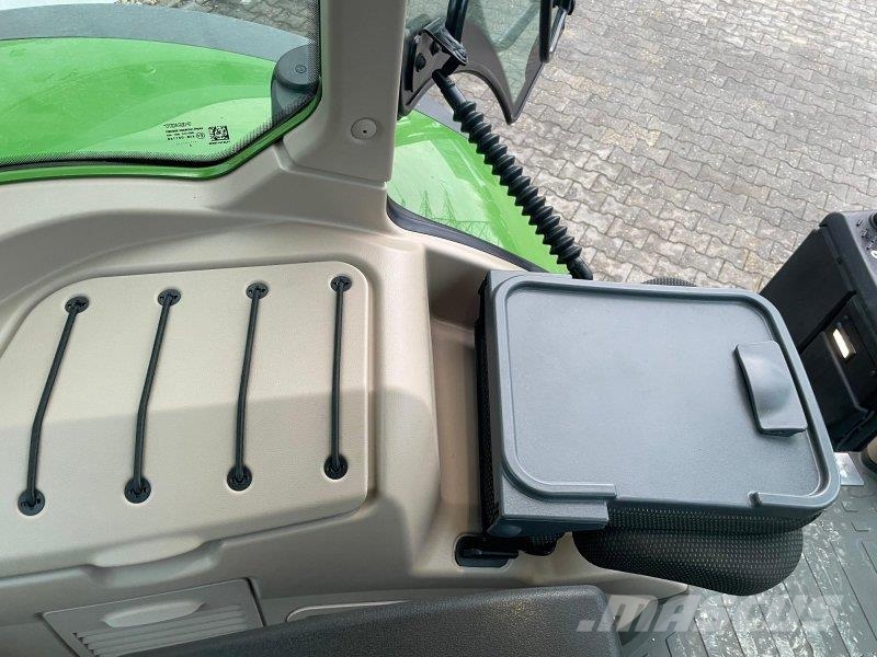 Fendt 724 Vario mit Frontlader Traktori