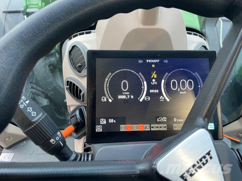 Fendt 724 Vario mit Frontlader Traktori