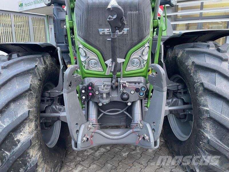 Fendt 724 Vario mit Frontlader Traktori