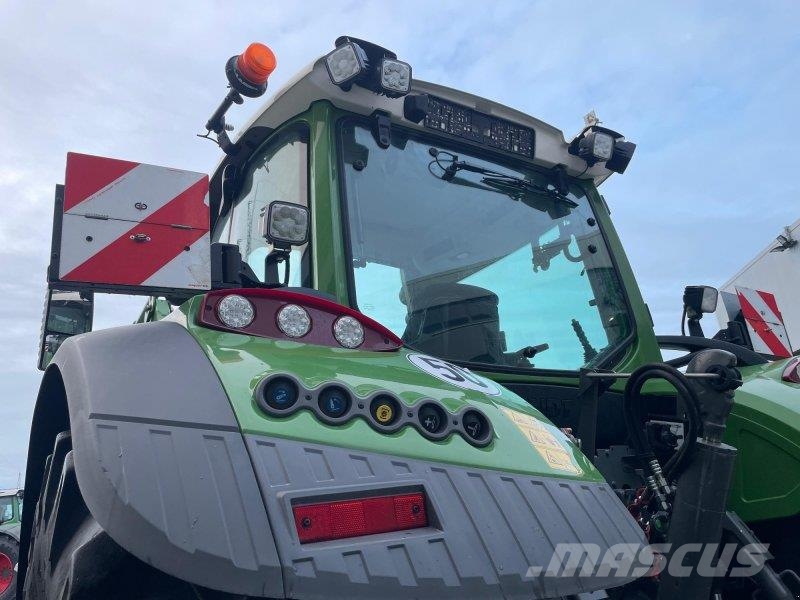 Fendt 724 Vario mit Frontlader Traktori