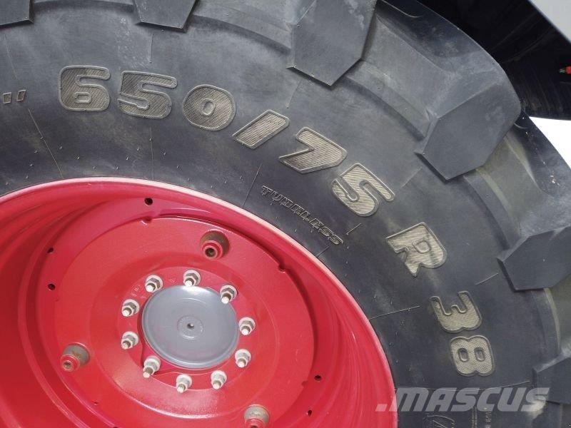 Fendt 724 VARIO S4 PROFI PLUS Traktorji