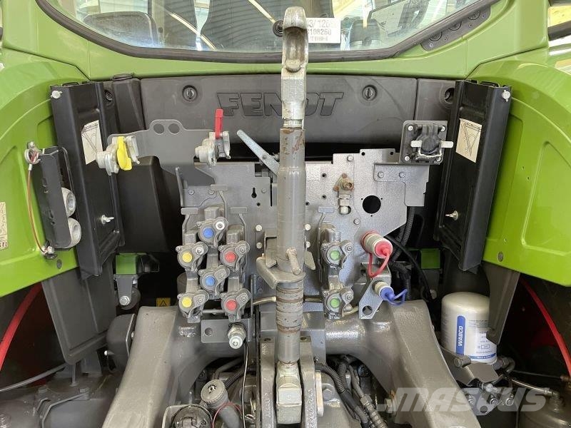 Fendt 724 VARIO S4 PROFI PLUS Traktorji