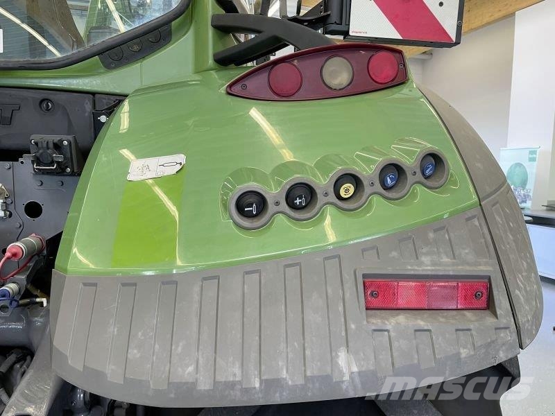 Fendt 724 VARIO S4 PROFI PLUS Traktorit