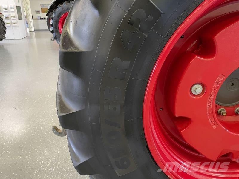 Fendt 724 VARIO S4 PROFI PLUS Traktorit