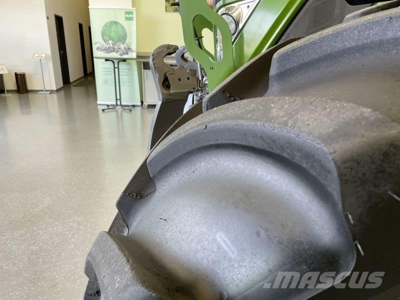 Fendt 724 VARIO S4 PROFI PLUS Traktorit