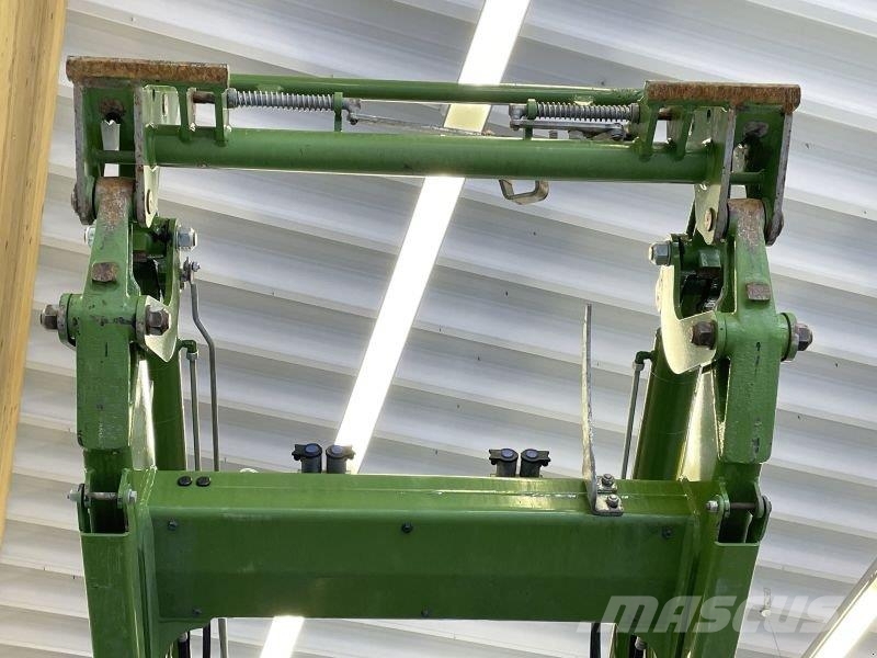 Fendt 724 VARIO S4 PROFI PLUS Traktorit
