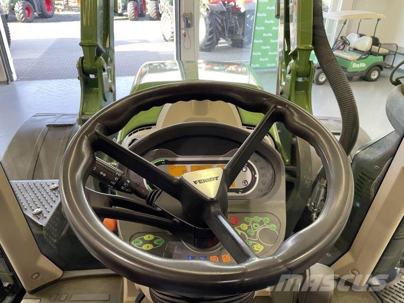 Fendt 724 VARIO S4 PROFI PLUS Traktorit