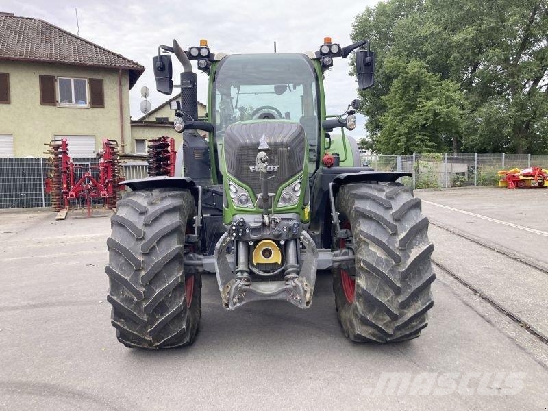 Fendt 724 VARIO S4 PROFI PLUS الجرارات