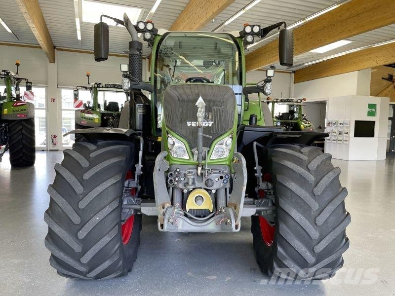Fendt 724 VARIO S4 PROFI PLUS Traktorji