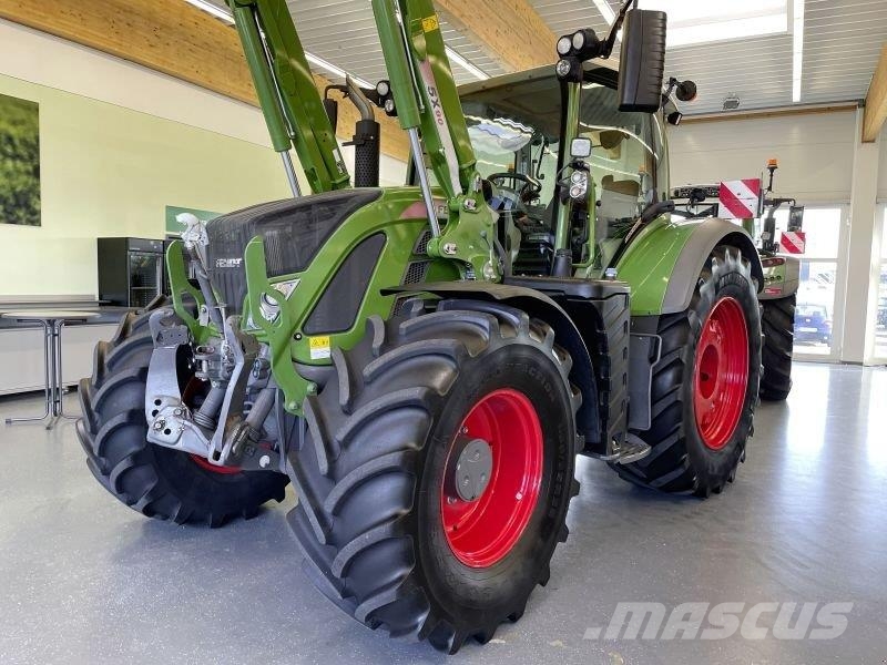 Fendt 724 VARIO S4 PROFI PLUS Traktorit