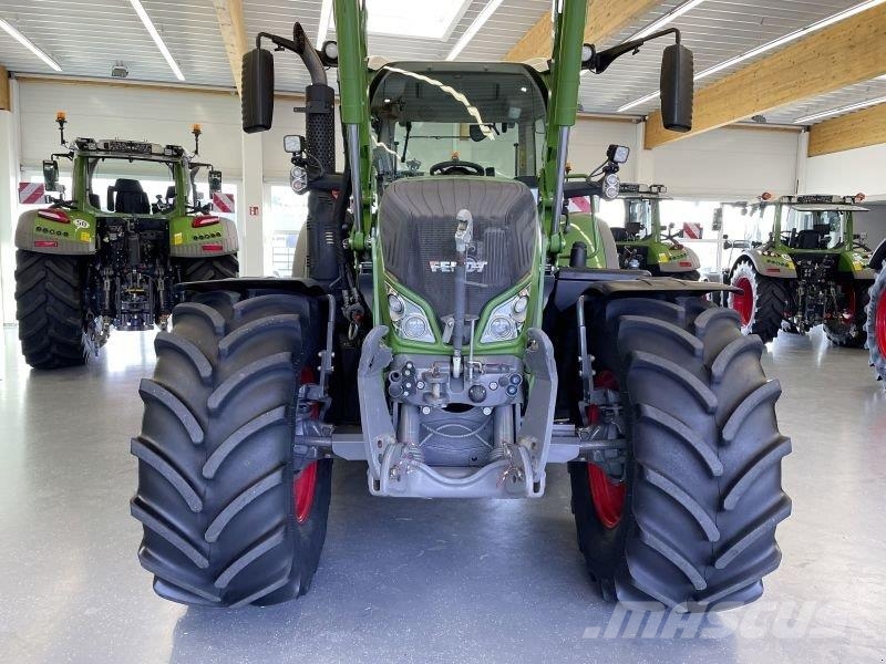 Fendt 724 VARIO S4 PROFI PLUS Traktorit