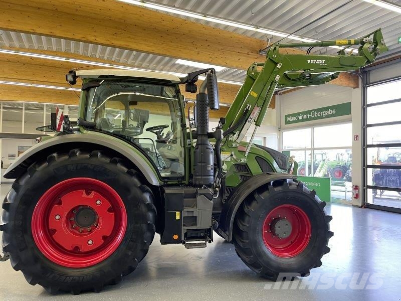 Fendt 724 VARIO S4 PROFI PLUS Traktorit
