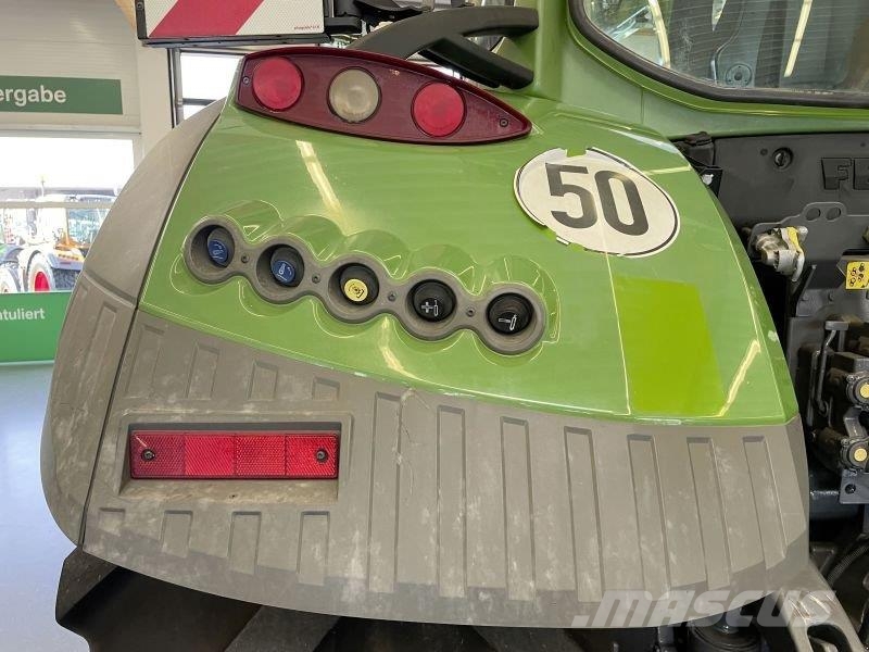 Fendt 724 VARIO S4 PROFI PLUS Traktorit