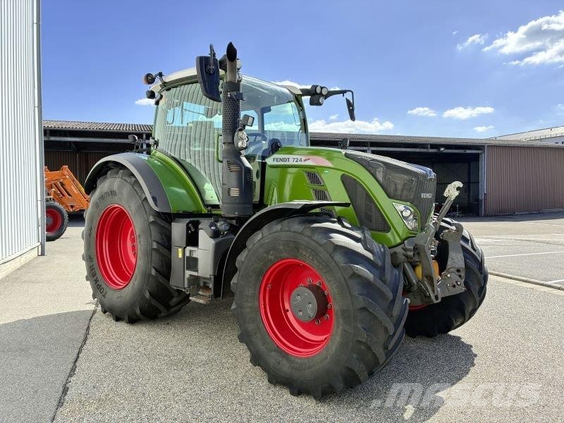 Fendt 724 VARIO S4 PROFI PLUS Tractoren
