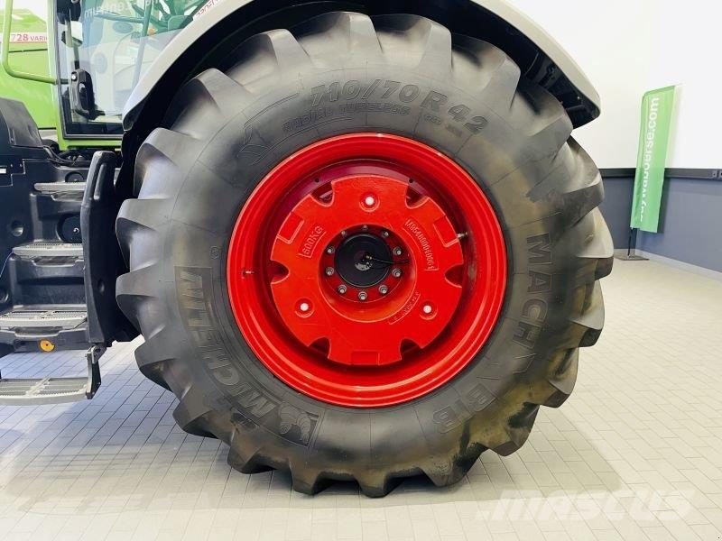 Fendt 728 VARIO GEN7 PROFI PLUS S2 Traktory