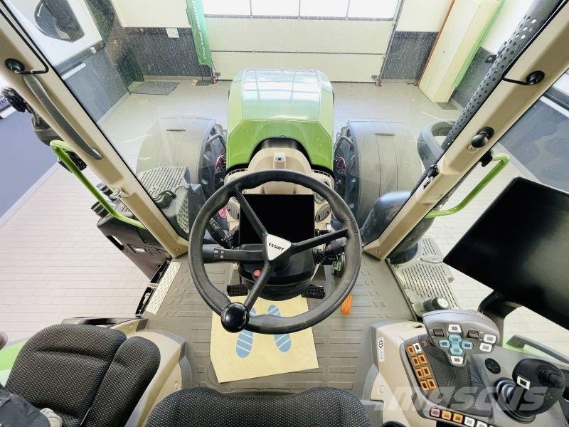 Fendt 728 VARIO GEN7 PROFI PLUS S2 Traktory