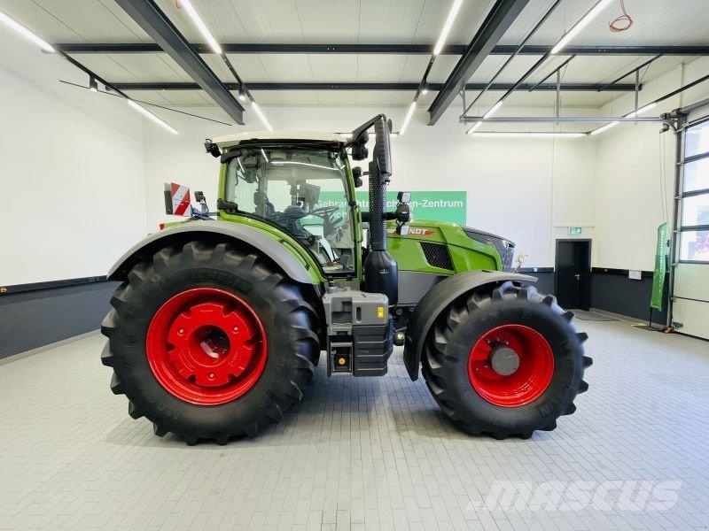 Fendt 728 VARIO GEN7 PROFI PLUS S2 Traktory